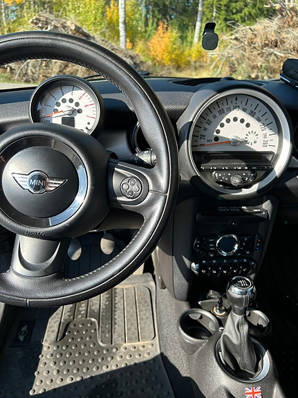 MINI Cooper 10 of 11