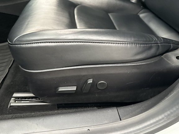 Tesla Model 3 13 of 30