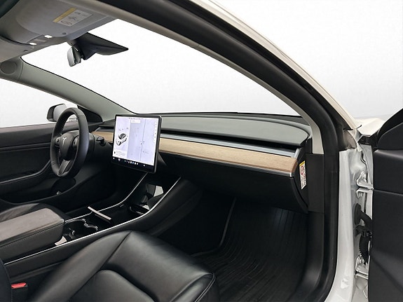 Tesla Model 3 26 of 30