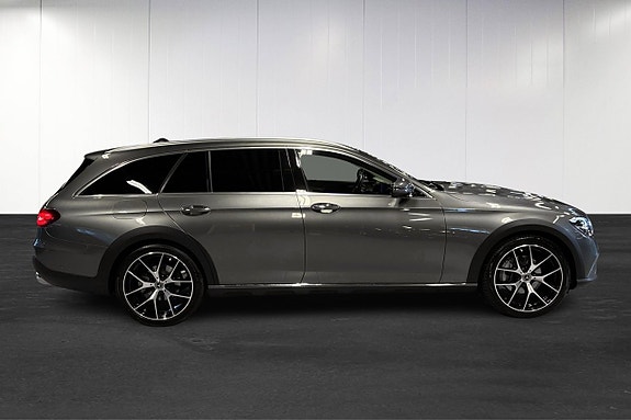 Mercedes-Benz E220 8 of 22