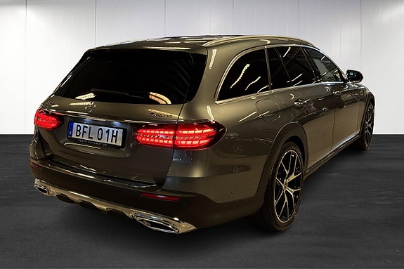 Mercedes-Benz E220 3 of 22