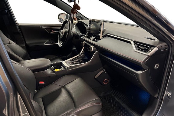 Toyota RAV4 7 of 21