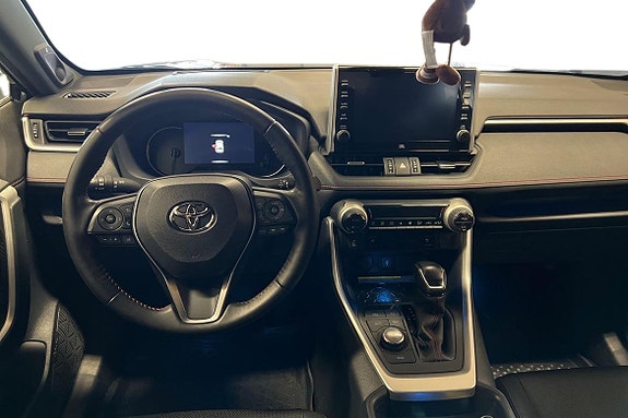 Toyota RAV4 10 of 21