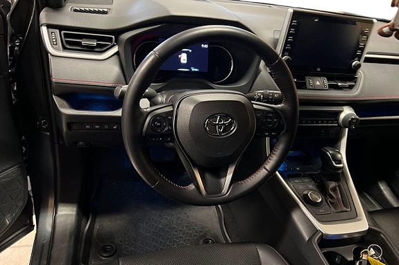 Toyota RAV4 11 of 21