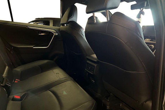 Toyota RAV4 9 of 21