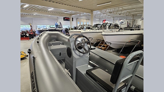 Quicksilver 420 Alurib Mercury F40 EFI Demobåt 3 of 4