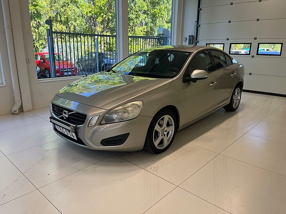 Volvo S60 2 of 7