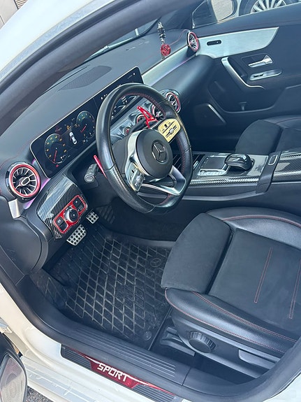 Mercedes-Benz CLA200 12 of 25