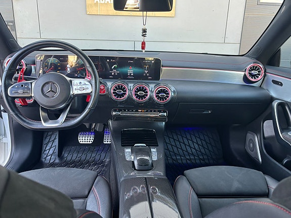 Mercedes-Benz CLA200 11 of 25