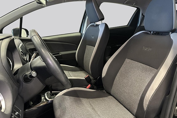 Toyota Yaris 8 of 16
