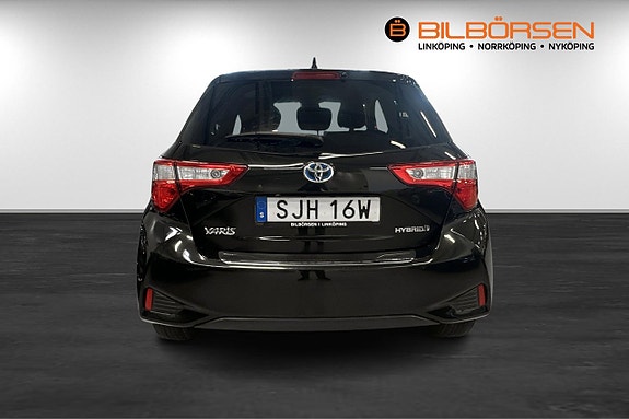 Toyota Yaris 5 of 16