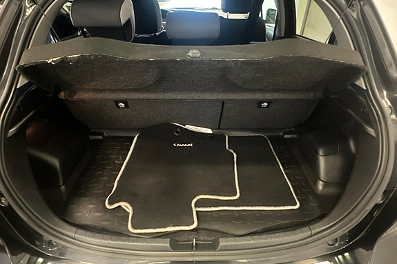 Toyota Yaris 14 of 16
