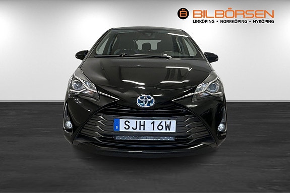 Toyota Yaris 2 of 16