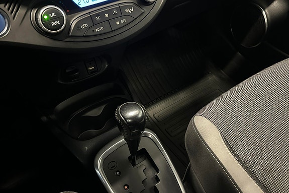Toyota Yaris 12 of 16