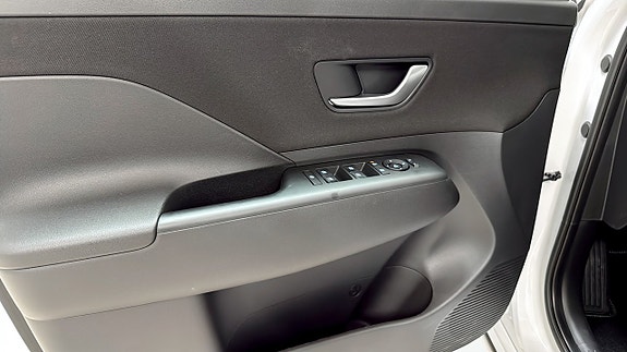 Hyundai Kona 11 of 12