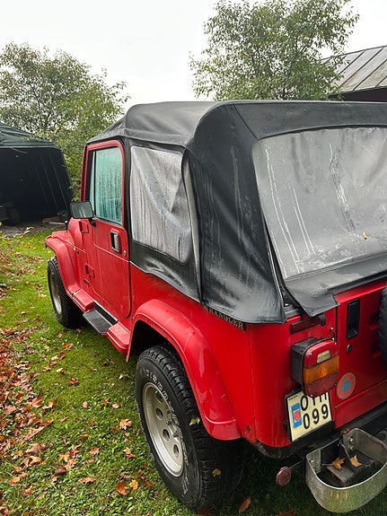 Jeep Wrangler 4 of 6