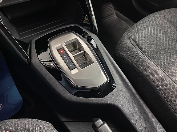 Peugeot 208 12 of 17