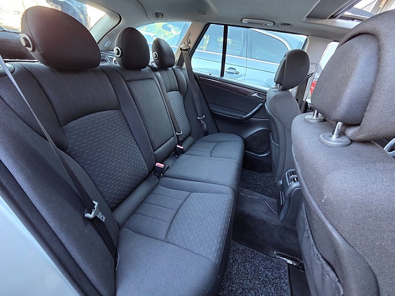 Mercedes-Benz C220 13 of 17