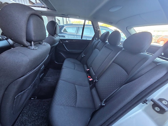 Mercedes-Benz C220 11 of 17