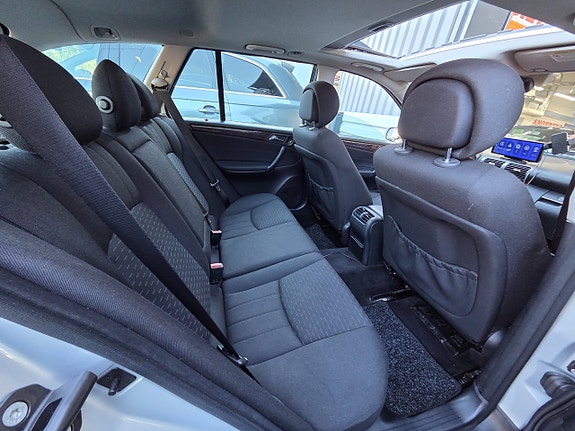 Mercedes-Benz C220 12 of 17