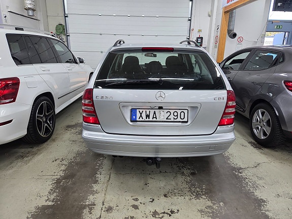 Mercedes-Benz C220 7 of 17