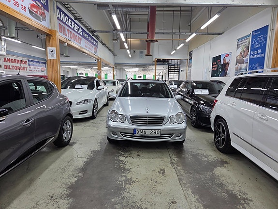 Mercedes-Benz C220 3 of 17