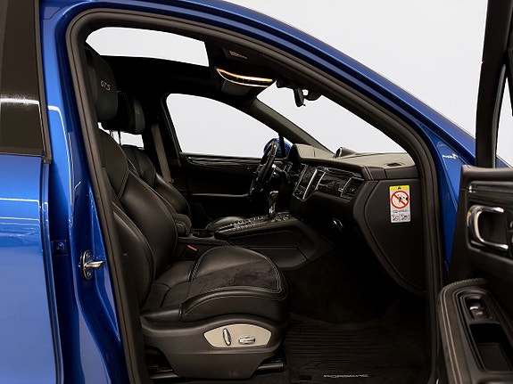Porsche Macan GTS 10 of 19