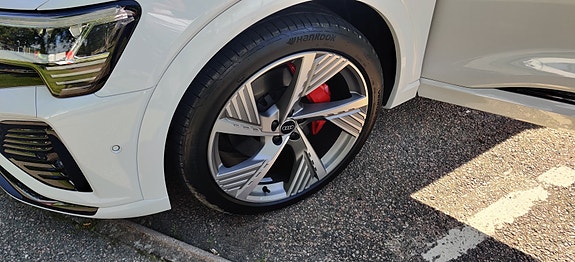 Audi Q8 e-tron 3 of 5