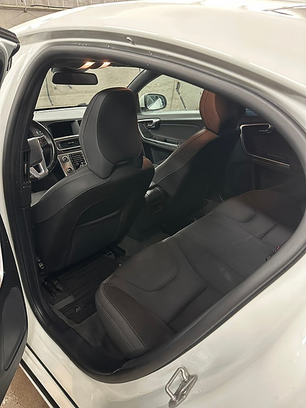 Volvo S60 7 of 12
