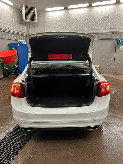 Volvo S60 4 of 12