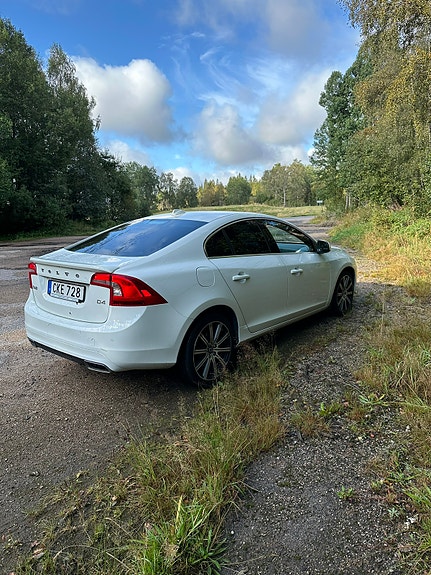 Volvo S60 2 of 12