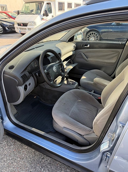 Volkswagen Passat 3 of 5