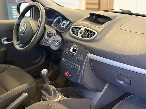 Renault Clio 10 of 12
