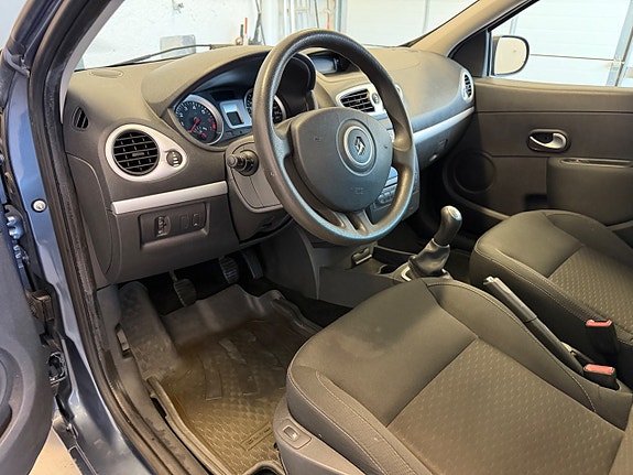 Renault Clio 11 of 12