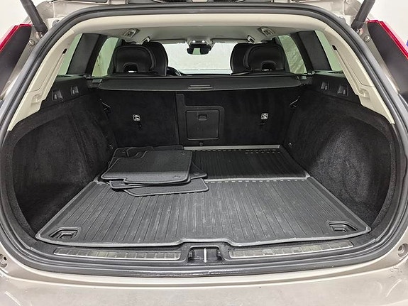 Volvo V60 Cross Country 11 of 11