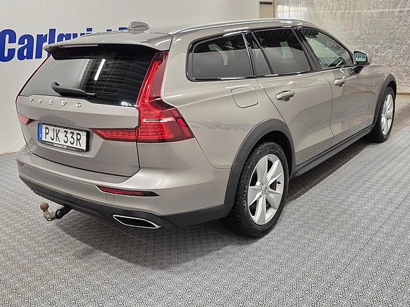Volvo V60 Cross Country 4 of 11