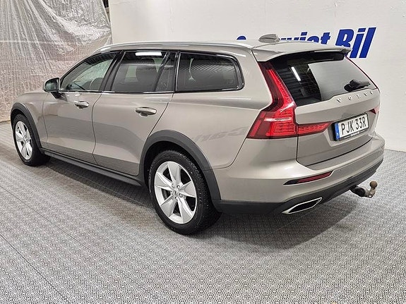 Volvo V60 Cross Country 5 of 11
