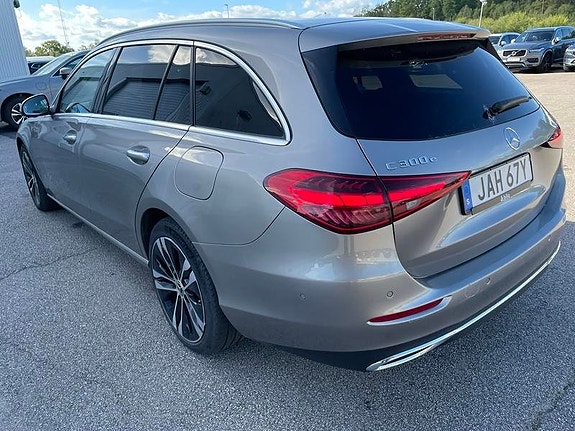 Mercedes-Benz C300 e 4 of 5