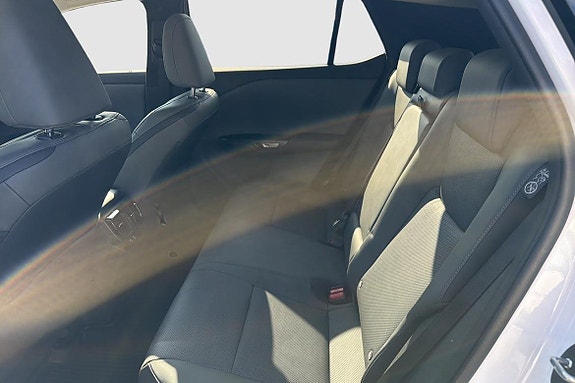 Lexus RZ300e 8 of 16