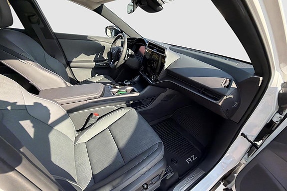 Lexus RZ300e 6 of 16