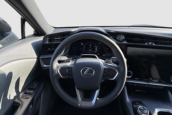 Lexus RZ300e 10 of 16