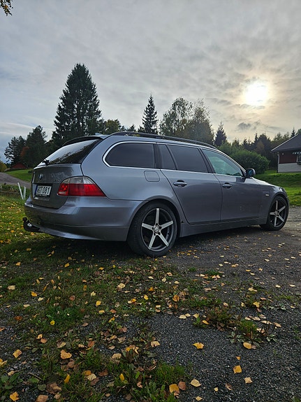 BMW 525i 2 of 4