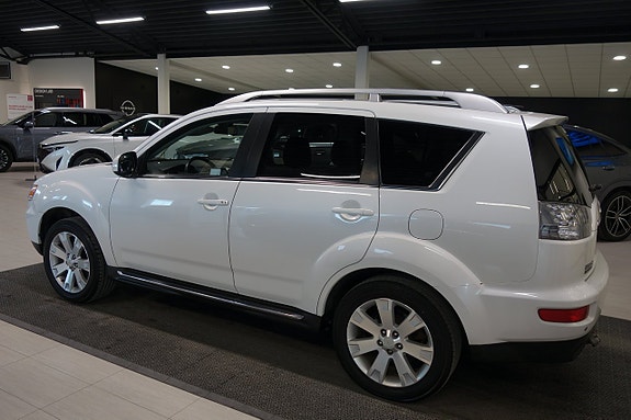 Mitsubishi Outlander 2 of 5