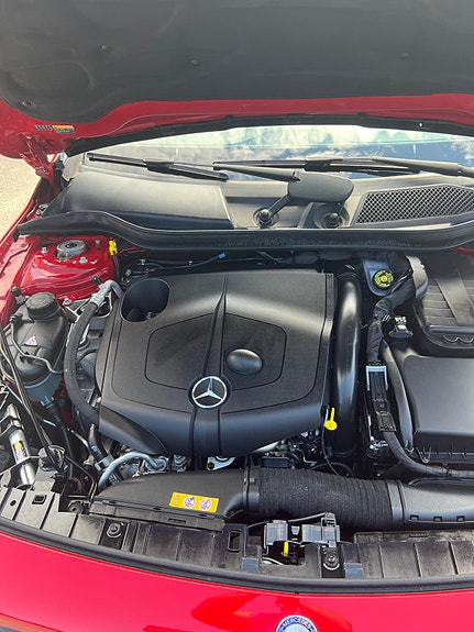 Mercedes-Benz GLA200 8 of 8