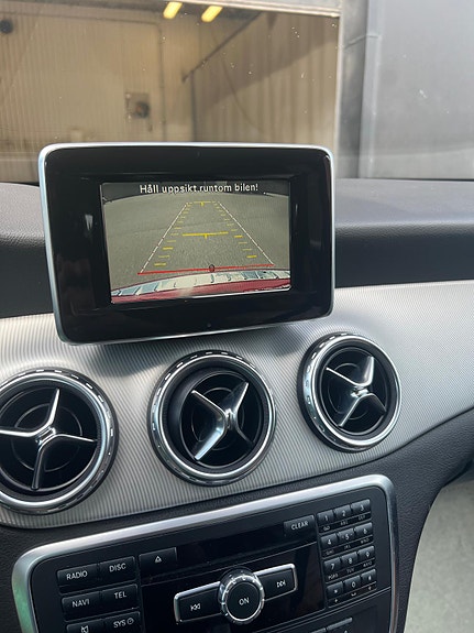 Mercedes-Benz GLA200 6 of 8