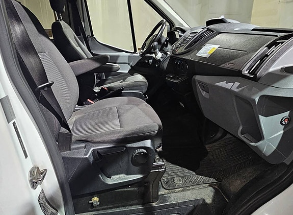 Ford Transit 12 of 17