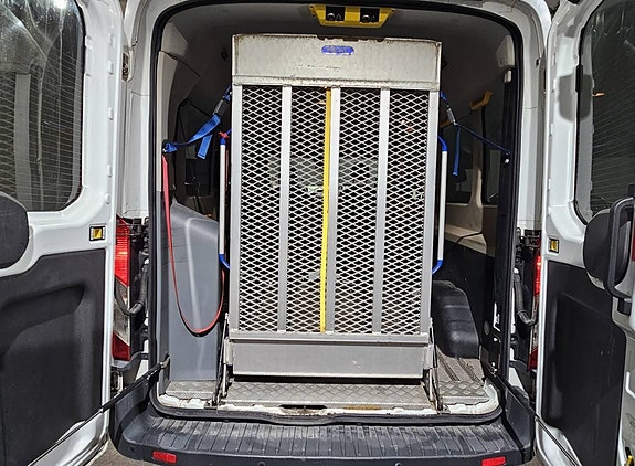 Ford Transit 13 of 17