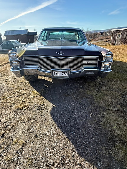 Cadillac 4 of 11