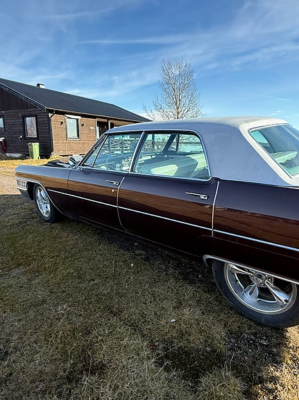 Cadillac 2 of 11