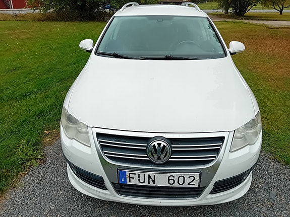 Volkswagen Passat 2 of 7